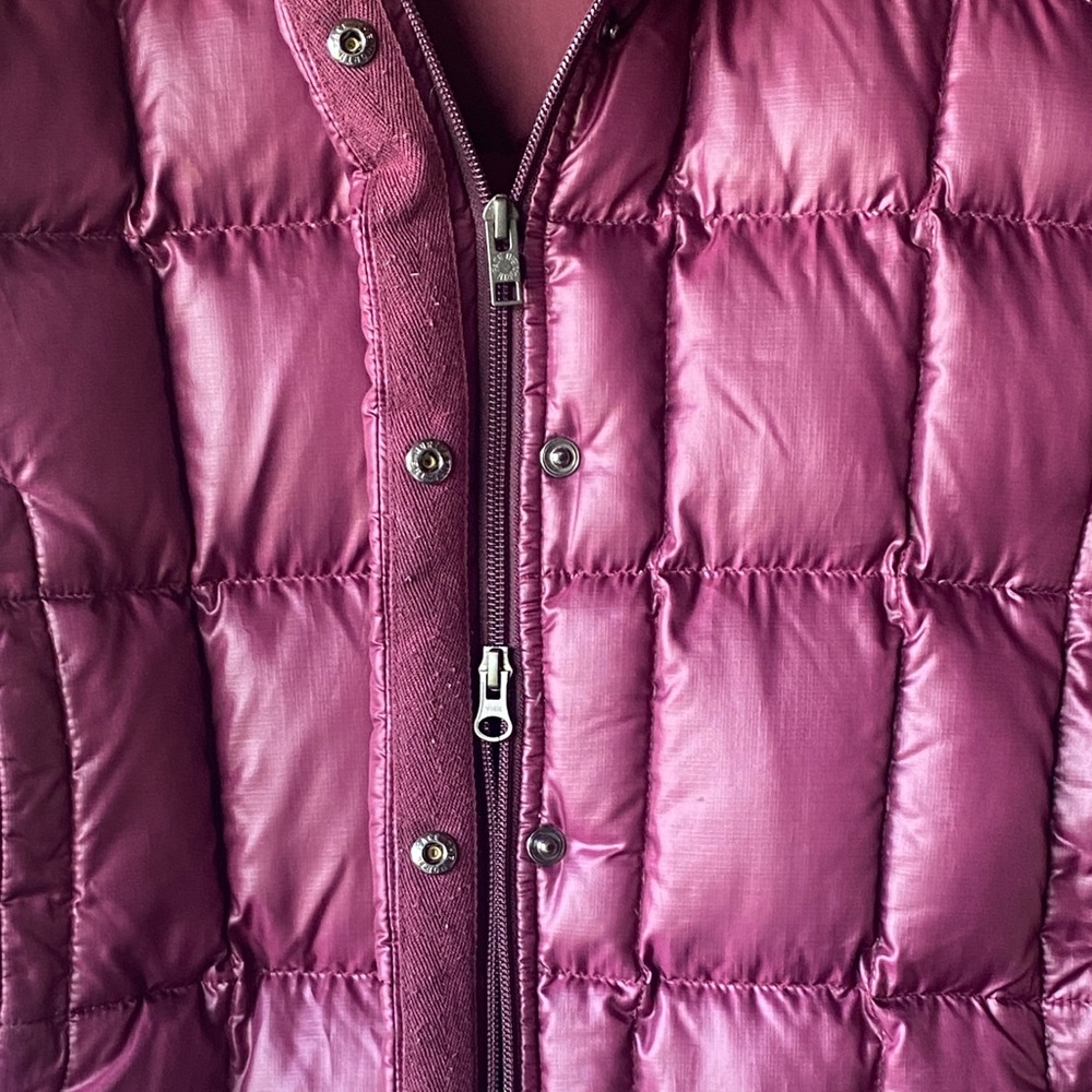 The North Face Women's Burgundy Puffer Jacket - Picture 4 of 8